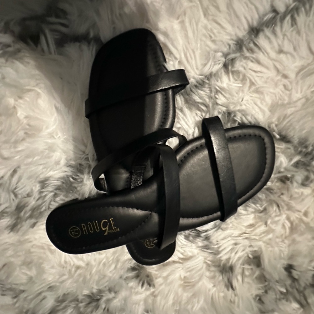 Rouge Helium Black Strappy Sandals